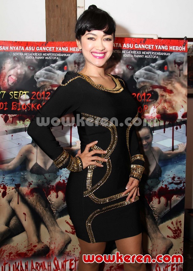 Gambar Foto Julia Perez di Konferensi Pers 'Kutukan Arwah Santet'